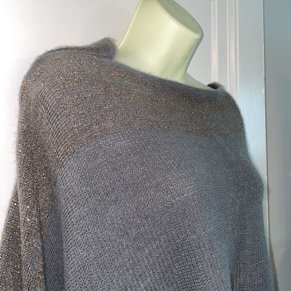 Nwot 2 Chic gray acrylic sweater with metallic gold thread - Picture 5 of 11